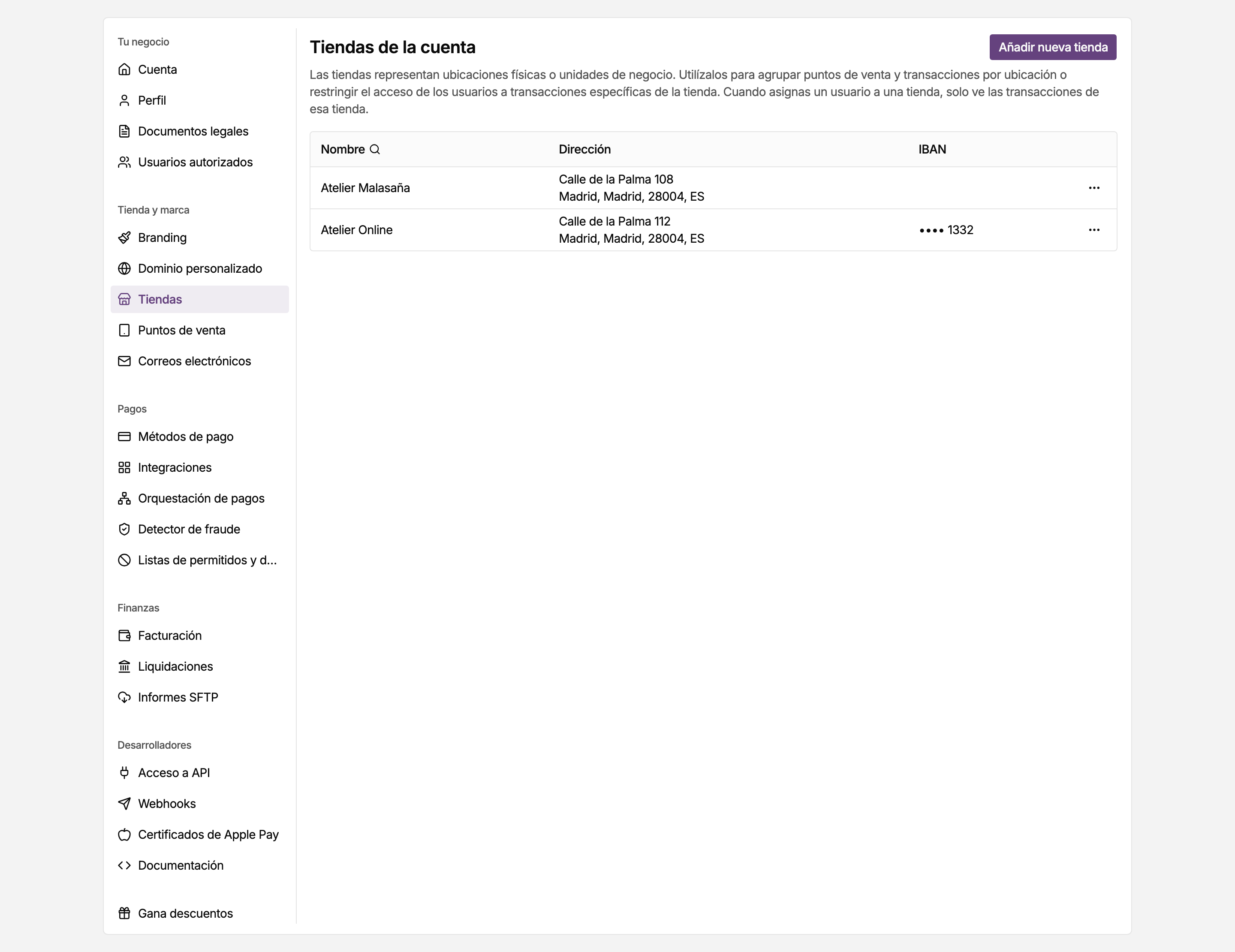 Página Tiendas en los ajustes del panel de MONEI, con las tiendas de tu cuenta