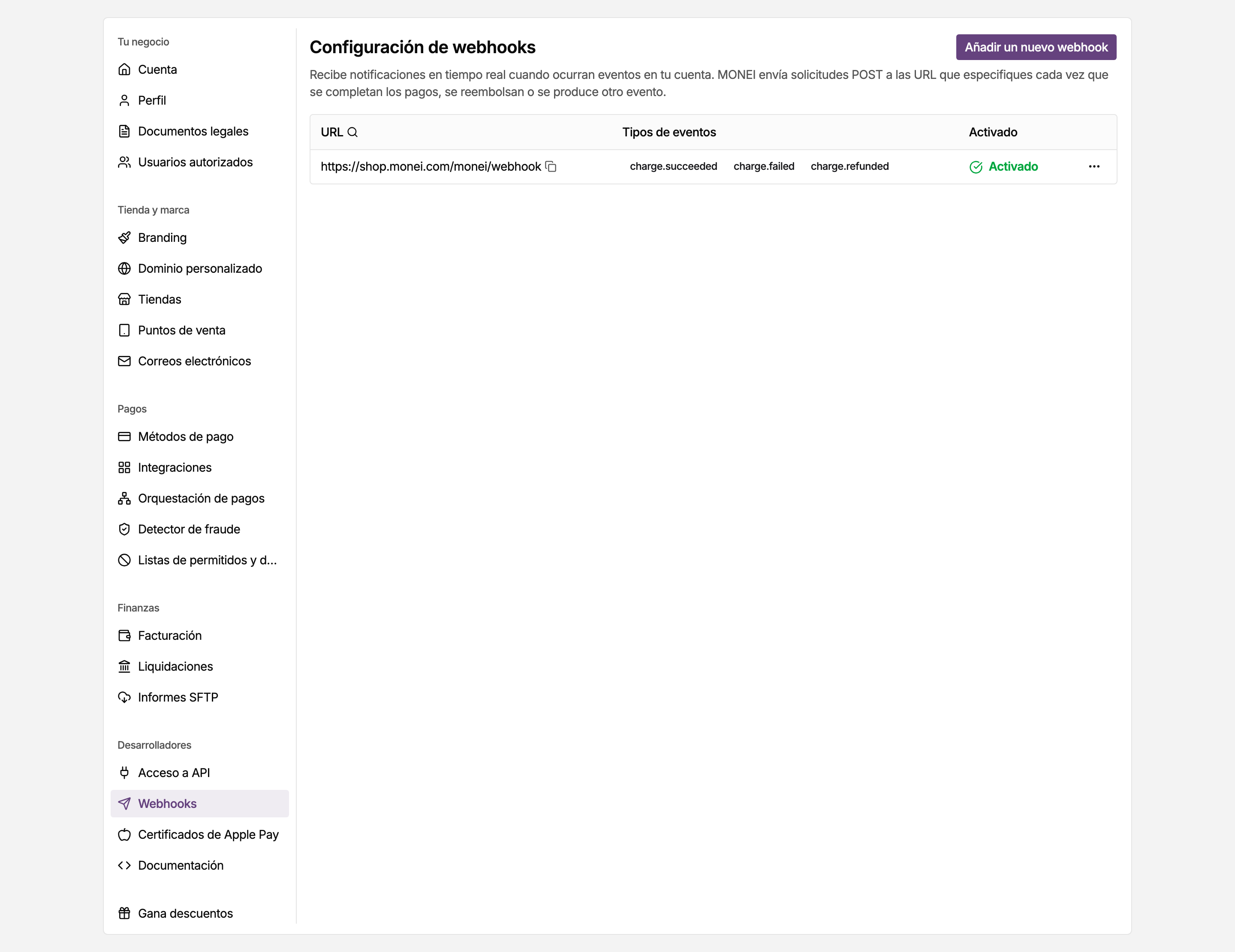 Página Webhooks en los ajustes del panel de MONEI, con los endpoints que MONEI notifica